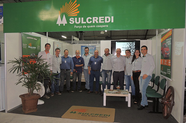 Gerente de Operações do BRDE visita stand da Sulcredi na Femi