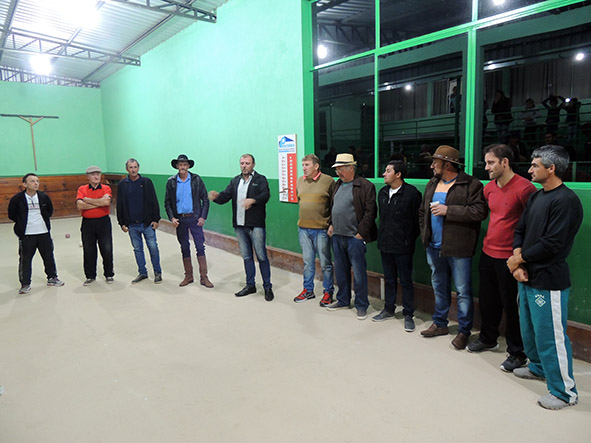 Grande confraternização na final do Torneio de Bocha