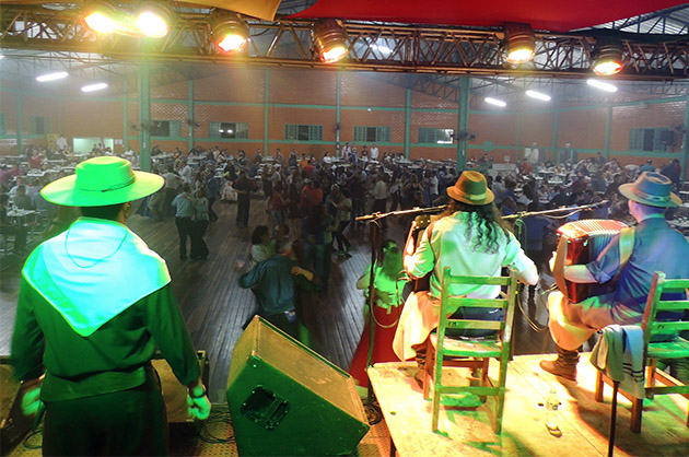 Baile da Sulcredi é um sucesso de público