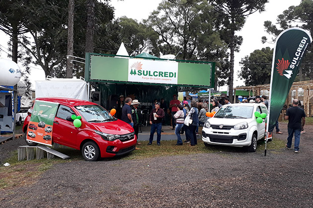 Sulcredi entrega carros da campanha Cooperar é Show na Exposoja 2019
