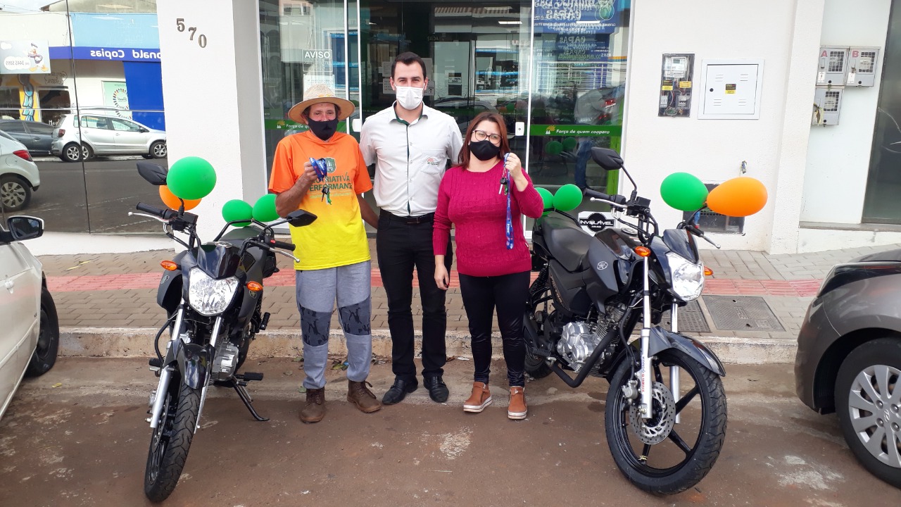 Sulcredi entrega as motos da campanha 25 ANOS 25 PRÊMIOS