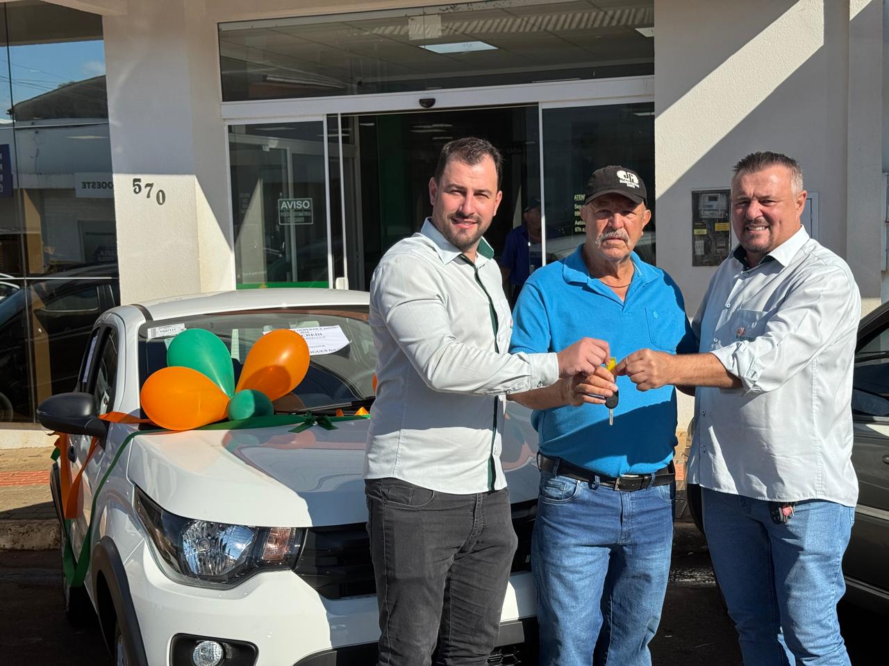 Sulcredi realiza a entrega de mais três automóveis da Campanha 'Cooperar é Show' 2024